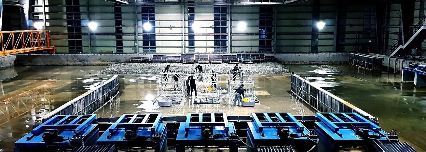 A small-scale test of a wave energy system in Korea’s Yeosu Maritime and Port Center. Photo: Ingin