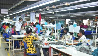 Image of a factory in Sri Lanka with workers sitting down and sewing using machines. Photo: Chandana Weerasinghe