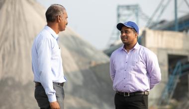 Shyam Chander (right), a Terwilliger Center staff member in India’s Shelter Venture Lab, speaks with Ramachandran Ponnusamy, an engineer with PCS Industries, one of the Terwilliger Center’s partners in the manufactured sand market. The Lab has focused on of their work streams on m-sand and alternative aggregates as part of their renewed focus on construction material quality and affordability.