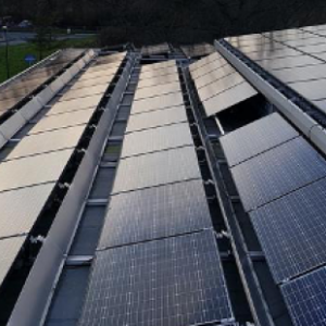 a rooftop solar PV installant