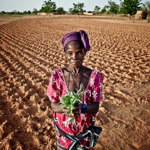 Suzanne Ouedrago, a farmer from Fanka in Burkina Faso. Photo by Pablo Tosco / Oxfam.